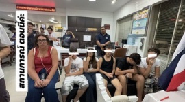 【動画】タイ旅行中のイタリア人学生グループが電車で大騒ぎ→注意した人に吊り目ポーズ&中指立ててタイ人ブチギレで大炎上→イタリア国内でも恥さらしと炎上