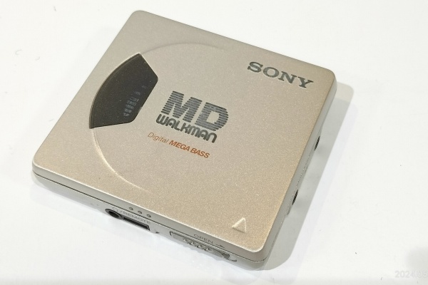 SONY DIGITAL MEGA BASS ポータブルMDプレーヤー 録音可 Amazon | SONY ソニー MZ-R30-S シルバー ポータブルMD