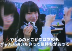 コレ初見ｗ 秋元真夏の「卒おに」画像の別Versionが存在していた！！！！