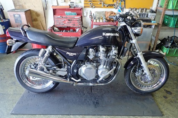 Kawasaki ゼファー400 初期型青・白レストアベース （カワサキ