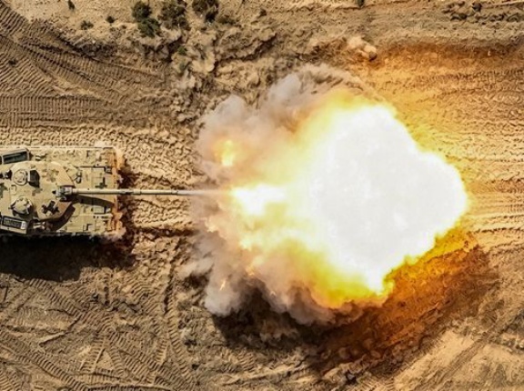 中国陸軍の96A式主力戦車が実弾射撃訓練！