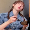 菅原咲月の舌出し