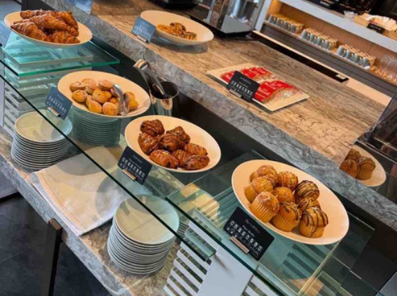 【長崎マリオット】Mクラブラウンジは２４時間オープン！食事もできるよ