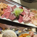 【蕨】七輪炭火焼きの大衆焼肉店「ホルモン 雑」で新鮮ホルモンを堪能