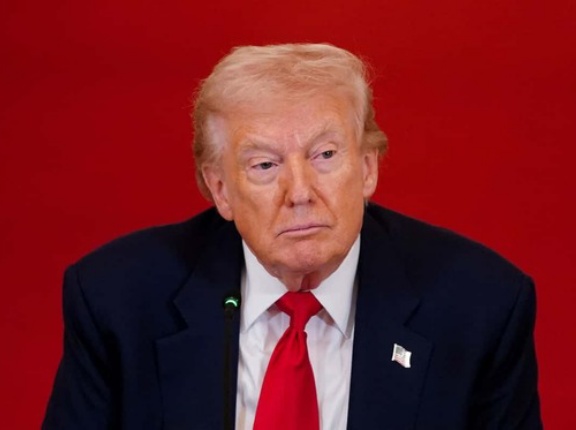 【悲報】トランプ「うーん、支持率低下してきたなぁ」　→　米大統領支持率調査、打ち切り