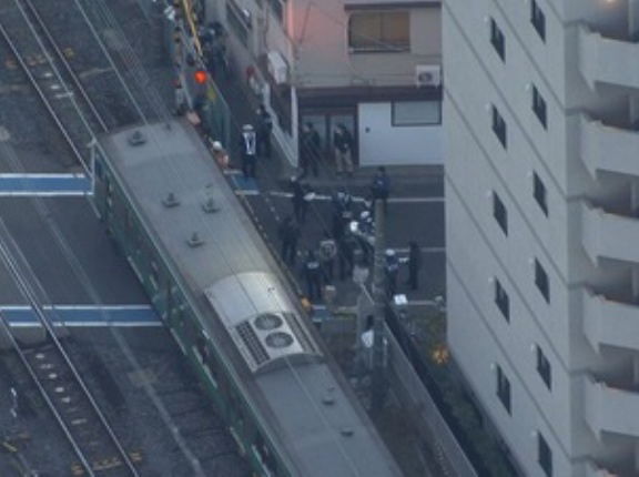 【緊急】埼京線の車内で17歳男がハサミ振り回す