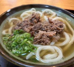 ここの肉うどんが食べたかったのよ　手打ちうどん つるや