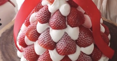 クリスマス当日でも間に合う✨１台2200円以下！豪華見え❣️イチゴのツリーケーキ🎂