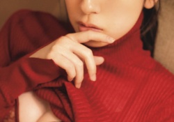 日向坂46エース金村美玖(24)、写真集の先行ショットでバストチラwwwww