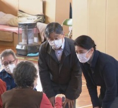 天皇夫妻熊本訪問を一日延期　天候悪化のため