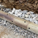 石垣裏穴開き塩ビパイプ暗渠で排水システム