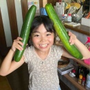 孫のお化けキュウリ