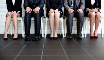 就活生「さっき助けたジジイが面接受ける会社の社長だった……ってことは内定確定じゃん!」