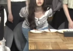 【速報】井上和、ゆるい服で前屈み。当然『こう』なるwwwwwwwww