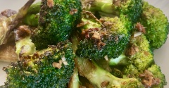 茹でるのとは一味違うおいしさ！群馬県産ブロッコリーのソテーアンチョビにんにく風味【PR】