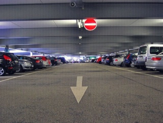 24時間営業スーパーの駐車場の補修工事を請け負ったんだが、夜間は無断駐車がいっぱい。店側が手を打たないので客のふりしてスーパー本部にクレームした結果…
