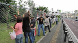 沖縄で活動家の暴力が激化　フェンスに巻き付けられた赤いテープにガラス片　撤去時にけがも