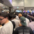 【悲報】瀬戸環奈がスタイルよすぎて一般男性が隣に並ぶとチンチクリンに見えてしまう