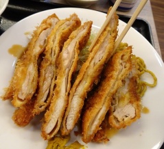 ■池袋の「ミトヤ」で、デカ盛りチキンカツ！