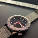 【Sinn】U1をもっと自由に楽しむ、夏のストラップスタイル