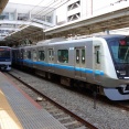 小田急が2030年頃にワンマン運転を開始するためには何駅にホームドアの設置が必要なのか