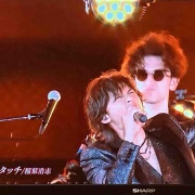 ���չ���B'z�Υ��å������ܺǽ��������夲��