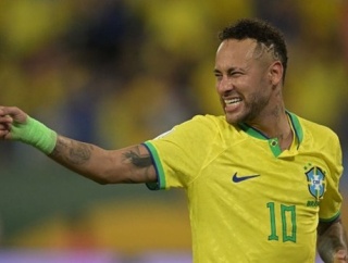 【動画】ネイマールが昨夜、TwitchでFIFAを生配信🎮🔥  …なのにまさかの“シミュレーション”で一発レッド😂🟥←これｗｗｗｗｗｗ