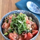 さっぱりヘルシー！「トマトときゅうりの塩昆布ツナ丼」