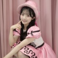 秋山由奈ちゃんの「彼女」をご覧下さい