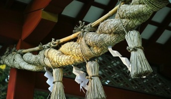 雨の神社って魅力的だよな(画像あり)