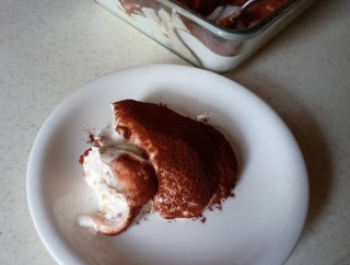 娘がムショーに食べたいと言っていたので。と、ピンクのジンベエザメ作りました。