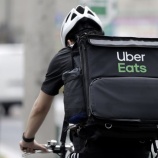 『【朗報】自転車こいでたUberEats配達員(40代)、赤信号横断して車にはねられ無事死亡wwwwwwwwww』の画像