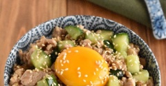 10分もあれば完成！きゅうりと豚ひき肉のピリ辛甘辛みそ丼