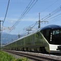 7月13日撮影　「リゾートビュー諏訪湖」と「TRAIN　SUITE四季島」と「あずさ74号」