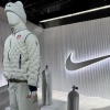 NIKE 「ダウンジャケットって、ダウンいらなかったわ。空気さえ入ってればよかったんだわ」