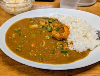 「ジャン・カレー末広町店（秋葉原）」でエビ・イカ・ベビーホタテの「シーフードカレー」