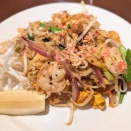 タイ料理「シヤートムヤムクンＰ」（上野）で甘辛酸折衷でオイリーさひかえめの「パッタイ」