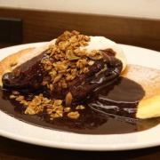 【福岡 天神】幸せのパンケーキ　　ホットチョコレートパンケーキ　自家製グラノーラがけ