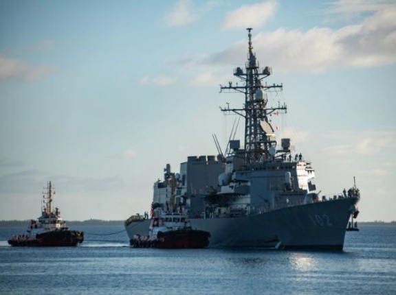 海自護衛艦「はるさめ」がディエゴ・ガルシア島の米海軍支援施設に寄港！