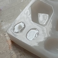 春は活発になるんかな。と、黒で失敗…マスタードカラーの波石つくりました。