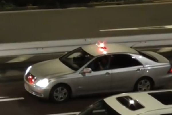 動画 群馬ナンバー車 信号無視して覆面パトカーに捕まる ドラレコ速報 事故ニュースまとめ