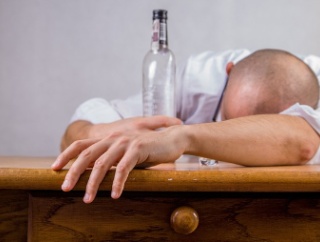 課長「お前！何堂々と職場で酒飲んでんだ！？仕事終わってないだろ！」俺「え？違うんです！違うんです！」課長「何が違うんだ！言ってみろ！」とんでもない事実が…