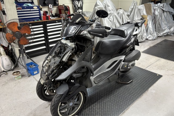 カスタムバイクショップYon-SIGN - ピアジオ