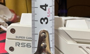 キーボードの高さ(厚さ)4cm、ストローク4mm、押下圧45g→3.5cm, 3.5mm, 35g