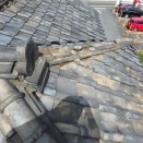 暴風雨の後　瓦が落ちていました