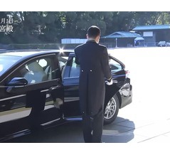 腰の低い高市首相 vs 偉そうな蓮舫