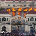 SNSを規制したネパールで大規模な反政府抗議デモ　政府の腐敗への不満も重なり国会議事堂が放火され内戦状態に…財務大臣は市中引き回しの刑