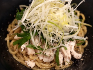 夜は香椎【ざいとん】で地鶏油そば、昼は【うちだ産業】の【昼のうちだ麺業】からの【こもちたい焼き鯛子】のかき氷。