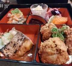 歩いて喋って食べて