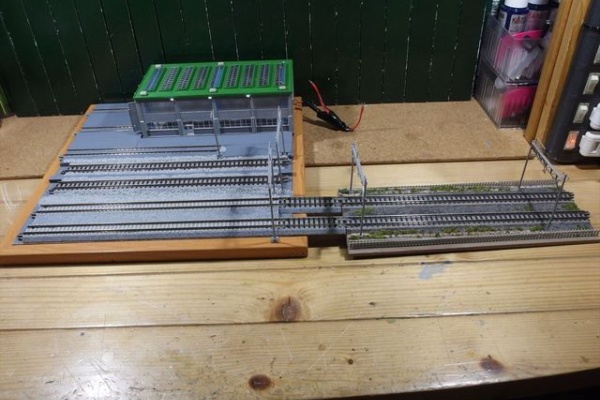 クローゼットの中の鉄道模型 - 自作ビネット 展示台 LED照明取付